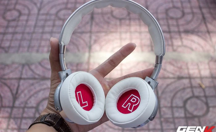 Mở hộp Xiaomi Mi Hi-Fi phiên bản màu bạc: hoàn thiện tốt, nhiều đồ chơi