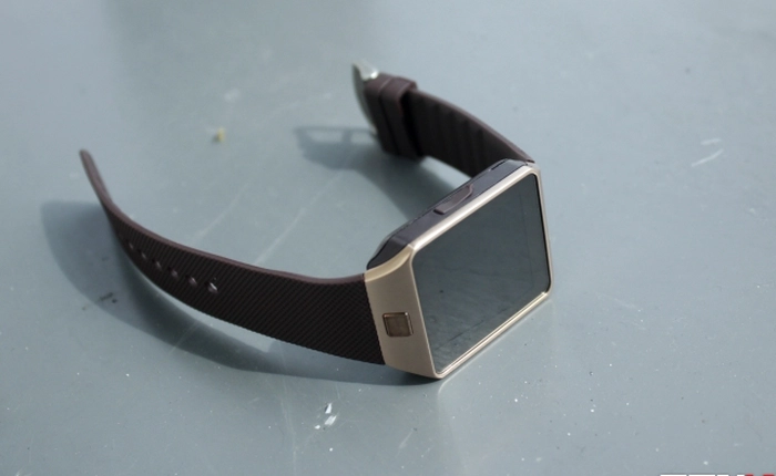 Mở hộp đồng hồ thông minh InWatch C gold: nhiều tính năng hữu ích, giá 1,3 triệu đồng