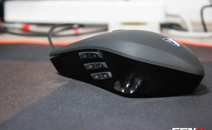 Tặng bạn đọc chuột chơi game Tesoro Thyrsus giá 1.210.000 đồng