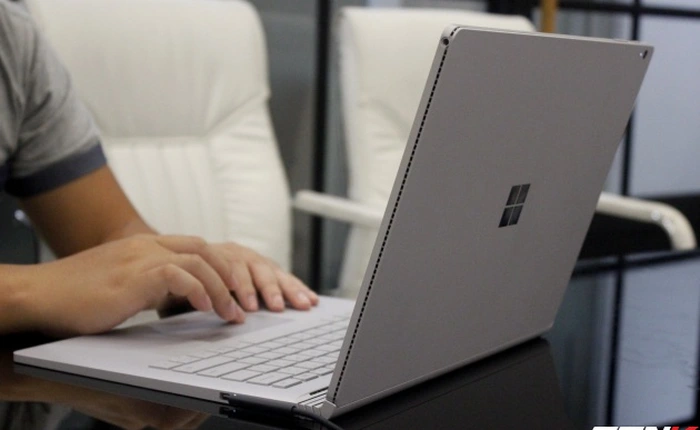 Ngày thứ 4 + 5: xem Surface Book chiến game, dùng touchpad và Windows Hello