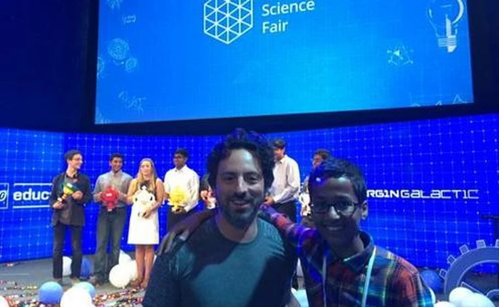 Xem hình ảnh Ahmed Mohamed tại hội chợ khoa học của Google