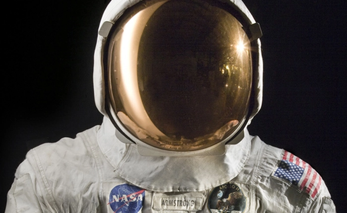 Phục chế bộ đồ của Neil Amstrong với giá 500 nghìn USD