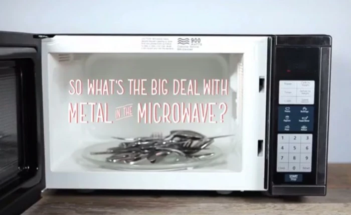 Điều gì sẽ xảy ra khi “hâm nóng” kim loại bằng lò vi sóng?