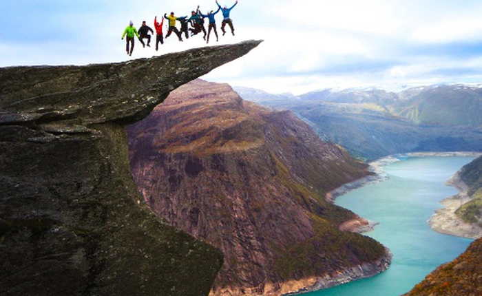 Nữ sinh chết thảm vì chụp ảnh tự sướng trên vách đá cao 700m