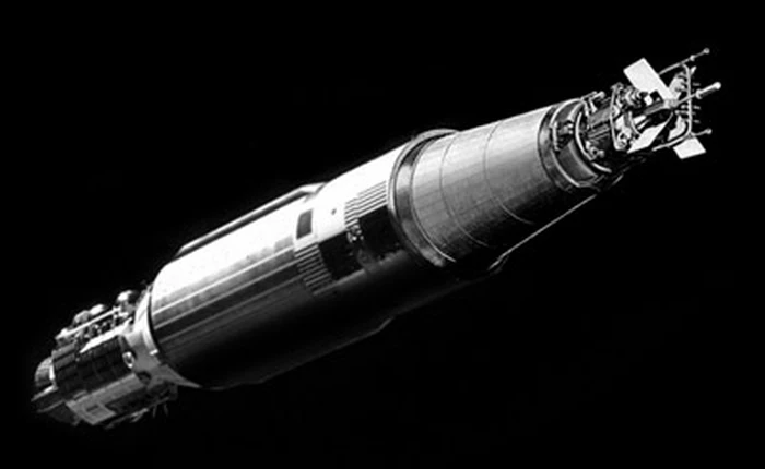 Có một lò phản ứng hạt nhân bay trên đầu chúng ta