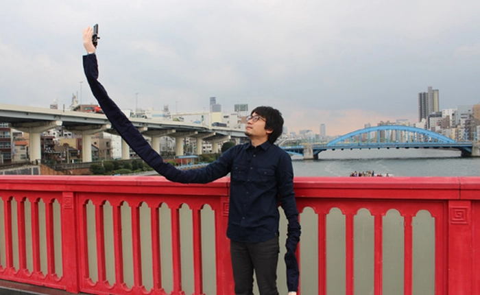 Cận cảnh chiếc gậy tự sướng "gây lú" nhất thế giới đến từ Nhật Bản