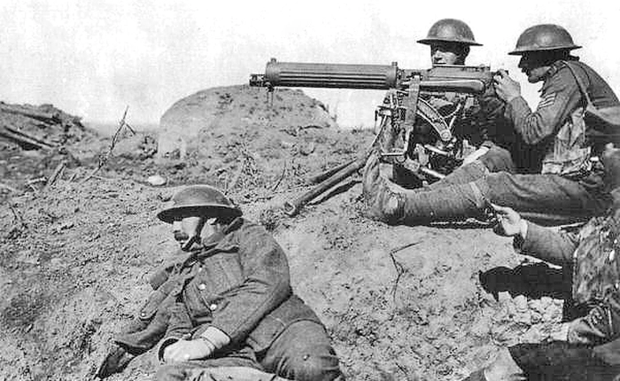 Làm mát súng máy bằng...nước tiểu