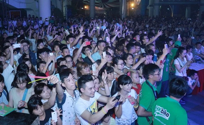 Lễ ra mắt sản phẩm xe điện được live stream youtube tại Việt Nam