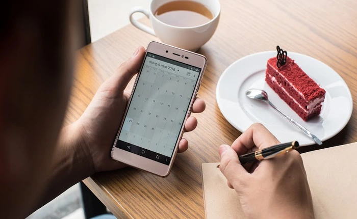 Trên tay nhanh LAI Zumbo J: Màn hình cong 2.5D, RAM 2GB, bộ đôi camera 8 MP - 5MP có flash