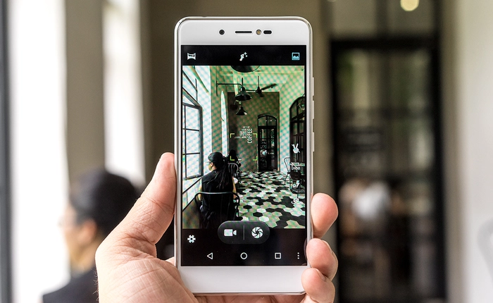 Chân dung "soái ca" LAI Zumbo J: Màn hình cong 2.5D, camera 8 MP, giá 2 triệu đồng