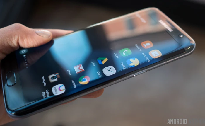 Vì sao Samsung muốn bán “vũ khí” lợi hại nhất của mình cho Apple?