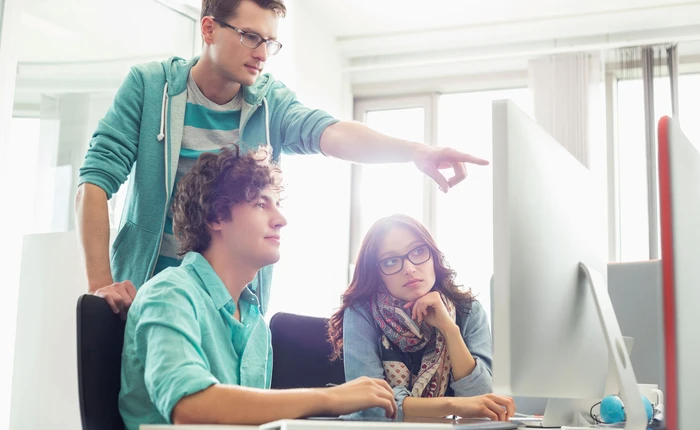 Tìm màu sắc quần áo phù hợp để có một năm mới nhiều thành công