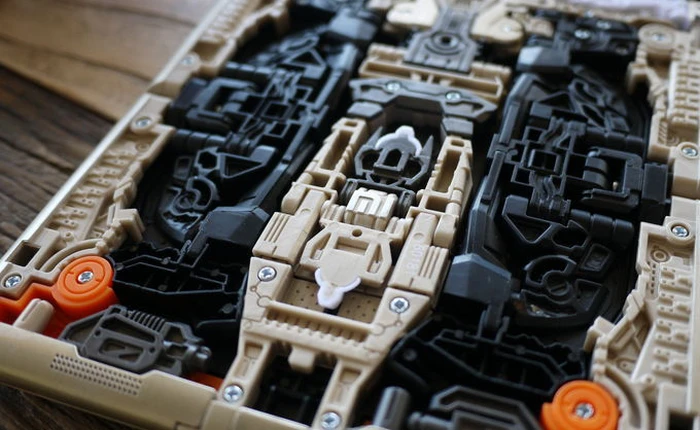 Hãy xem cách Robot Xiaomi biến hình từ Tablet thành người máy!