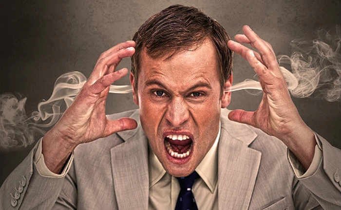 Chọn mua siêu phẩm giảm giá hết thời hay smartphone tầm trung đời mới?