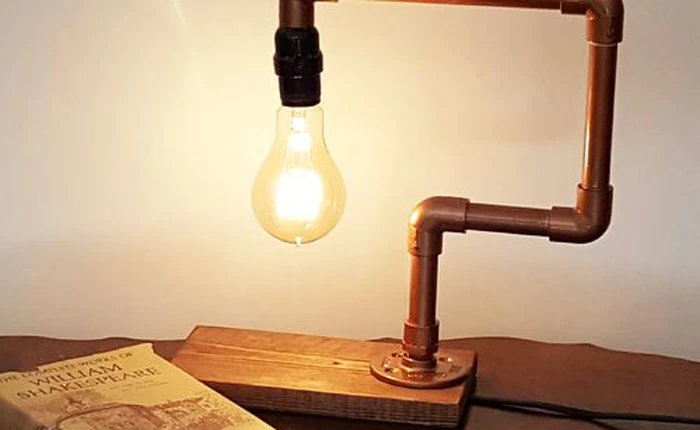 Tự chế đèn bàn phong cách bằng... ống nhựa Tiền Phong