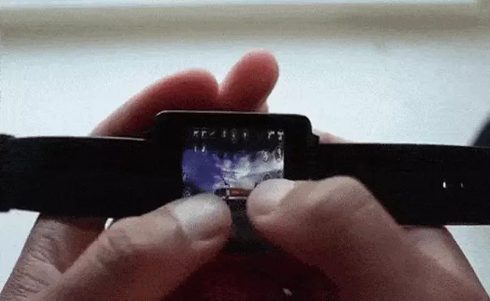 Không thể tin nổi: Chơi được Counter-Strike 1.6 trên smartwatch