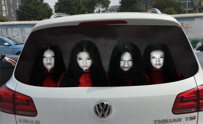 Trung Quốc: decal "ma quỷ" giải quyết tình trạng bật đèn pha vô tội vạ của các tài xế vô ý thức