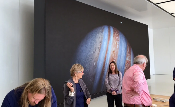 Ngắm Apple Store do Jony Ive thiết kế có màn hình TV trị giá 1,5 triệu USD