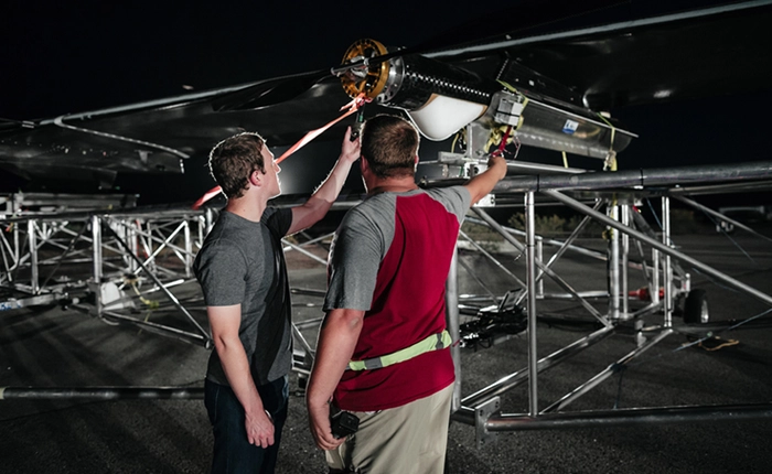 Máy bay phát Internet của Facebook lần đầu cất cánh, vẫn còn vài lỗi nhỏ