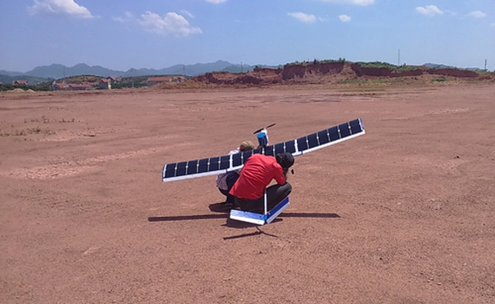 Sinh viên Bách Khoa làm máy bay không người lái năng lượng mặt trời đầu tiên tại Việt Nam