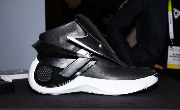 [Video] Zhor Tech: giày thông minh đầu tiên trên thế giới