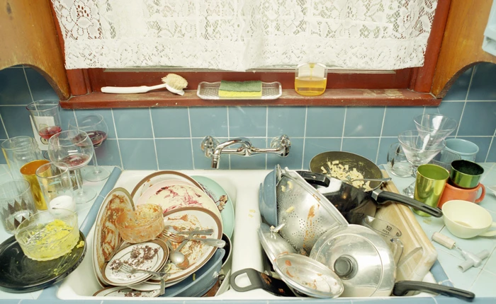 Bạn sẽ không bao giờ giảm cân nổi nếu cứ lười rửa bát