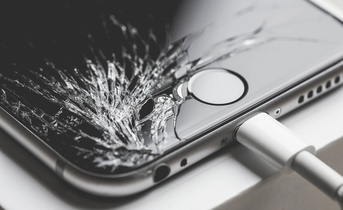 iPhone với vỏ hoàn toàn bằng kính là thảm họa hay tính toán từ trước của Apple?