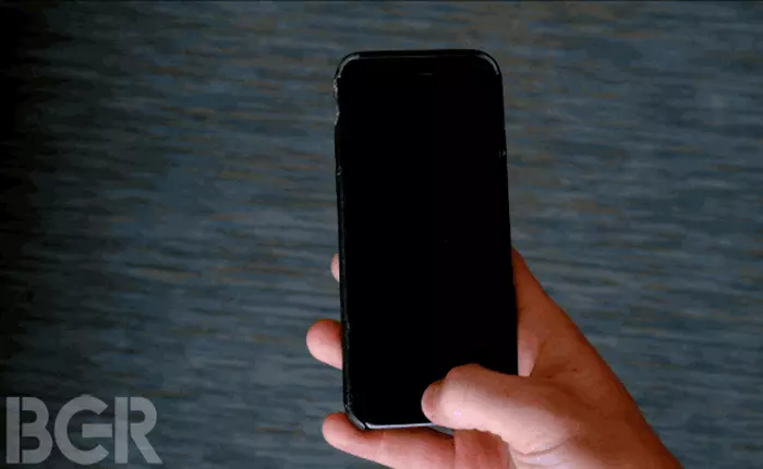 Apple đã thay thế tính năng “slide to unlock” quen thuộc bằng một thứ thực sự ngớ ngẩn