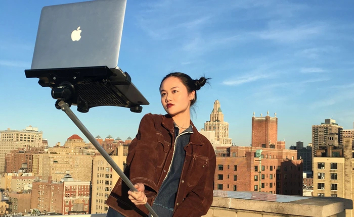 Xu hướng selfie lên ngôi, tới MacBook cũng có gậy tự sướng