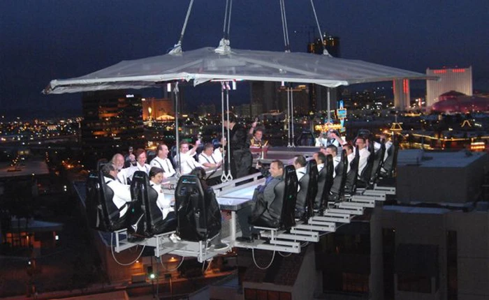 [Video] Bạn có muốn thử cảm giác ăn tiệc giữa không trung?