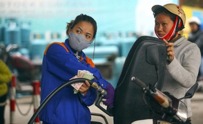 Giá xăng giảm gần 600 đồng một lít, về mức thấp nhất kể từ năm 2009