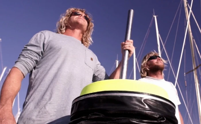 Gặp gỡ 2 anh chàng đã phát minh ra “máy hút rác đại dương”