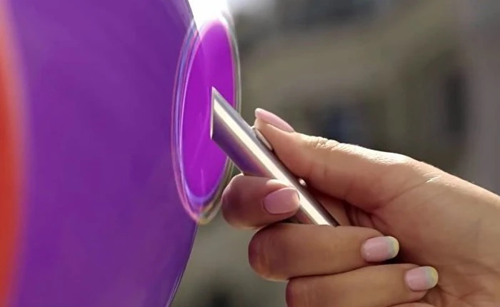 Đây chắc chắn là chiếc bút nhiều màu sắc nhất thế giới - 16 triệu màu