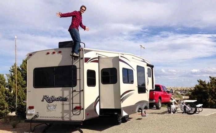 Chàng trai 30 tuổi này đã xây dựng nên công ty 20 triệu USD trên chiếc xe tải của mình ra sao?