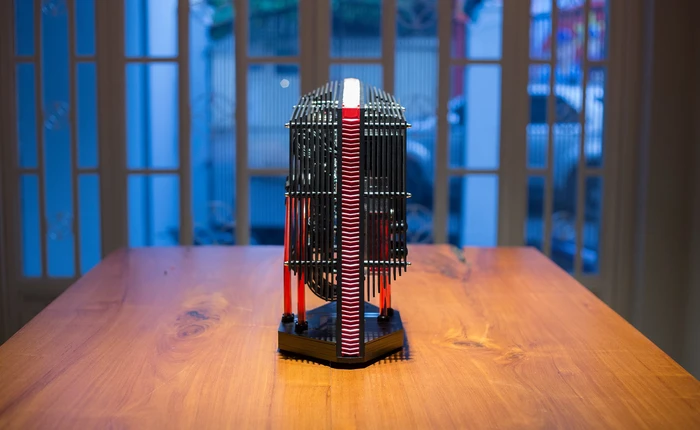 Khâm phục chàng trai Việt bỏ cả tháng trời tự làm case máy tính với 50 triệu đồng