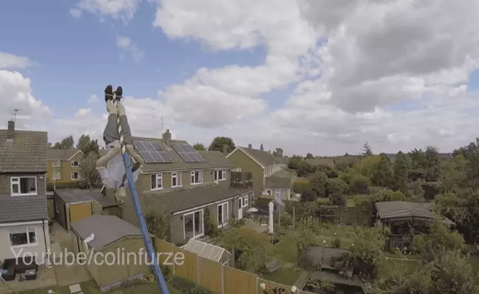 Đây là chiếc xích đu "trong mơ" mà bạn có thể xoay một vòng 360 độ