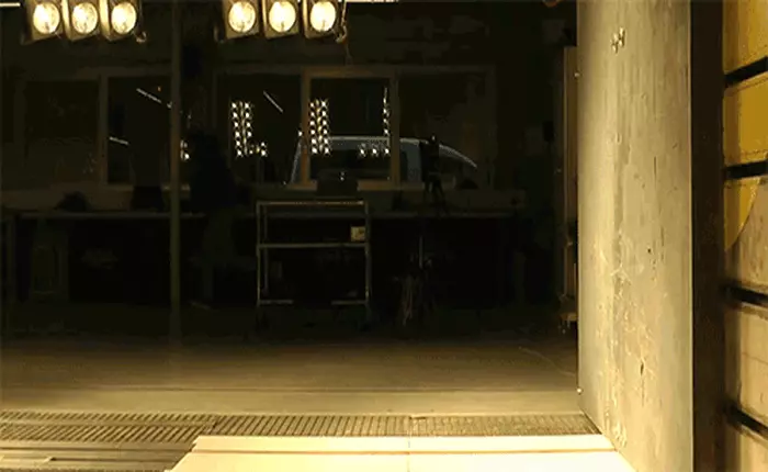 Chuyện gì sẽ xảy ra khi bạn cho xe đẩy hàng siêu thị chạy với tốc độ 117km/h rồi tông vào tường?