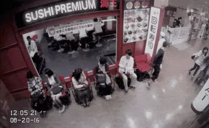 Nhật Bản giới thiệu ghế xếp hàng dành cho những người muốn lười nhưng phải có phong cách