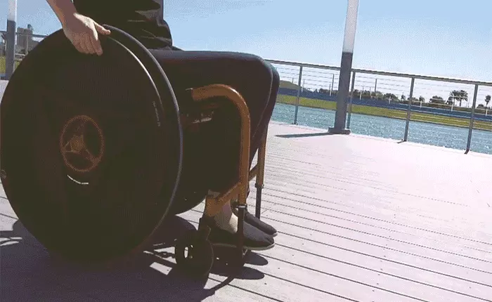Đây là chiếc xe lăn có cách hoạt động "ngược đời" nhất, nhưng có rất nhiều lợi ích sức khỏe