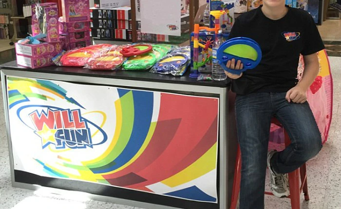 Cậu bé kiếm hơn 200 triệu/tuần nhờ kinh doanh đồ chơi "Made in china"