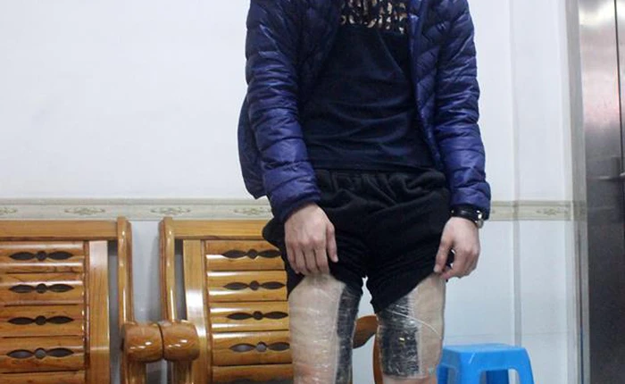 Giấu hơn 9.000 thẻ nhớ trong người để lọt cửa hải quan