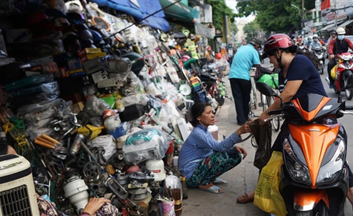 Chợ công nghệ lề đường lớn nhất Sài Gòn