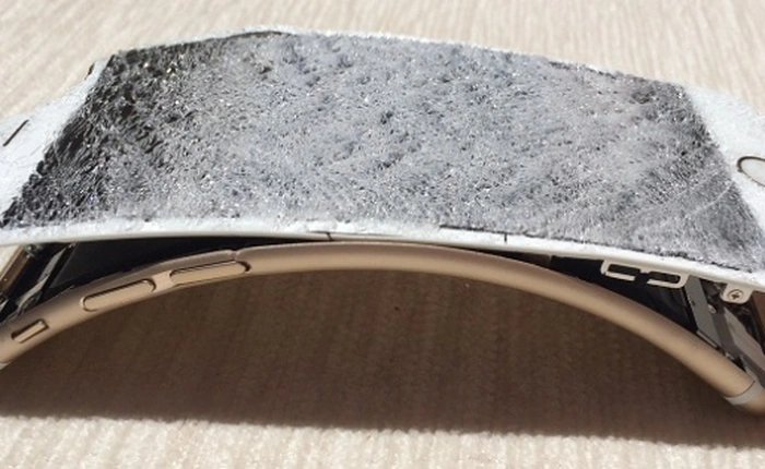 Đây là iPhone 7 khi bị bẻ cong bởi… máy chạy bộ