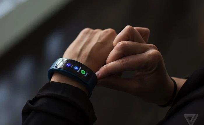 Samsung Gear Fit 2 thiết kế mới, giá từ 179 USD