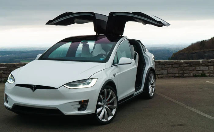 Elon Musk xác nhận xe bán tải và xe buýt cỡ nhỏ có thể tự lái sẽ được công bố trong năm 2017