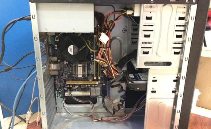 Tại sao nguồn máy tính lại đặt phía dưới thay vì góc trên như trước đây?