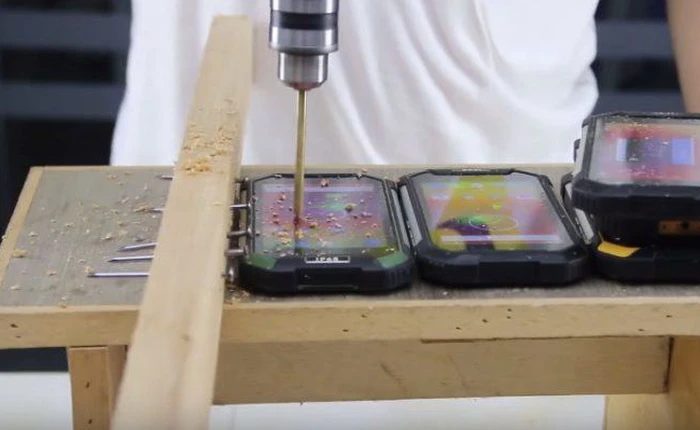 Không phải Nokia "cục gạch", đây mới là chiếc điện thoại cứng nhất hành tinh