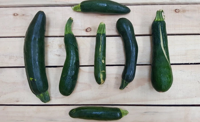 Rau củ quả xấu xí bị "ghẻ lạnh"? Công ty này sẽ chịu trách nhiệm rao bán chúng