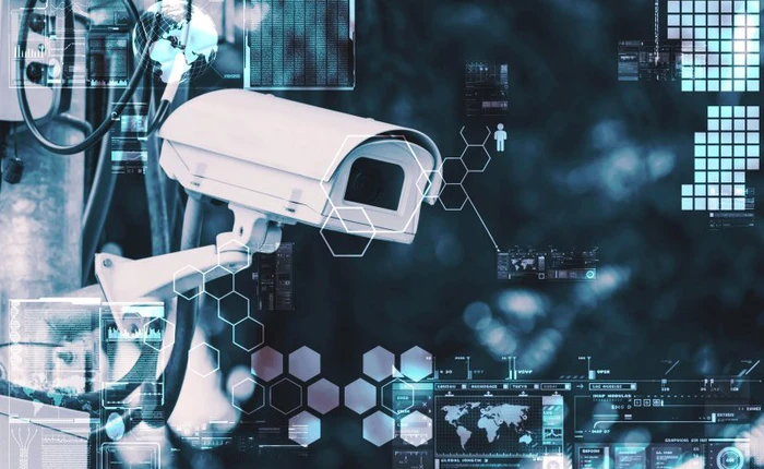 Người phụ nữ 80 tuổi kiếm tiền bằng việc theo dõi camera giám sát trên internet