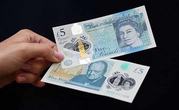 Trào lưu sử dụng tờ 5 bảng Anh để chơi nhạc